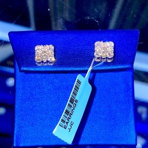 Diamond 14 karat white gold studs